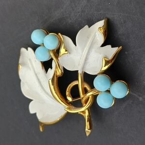 Vintage Brooch Leaves Berries Sarah Coventry 1960s Gold Cream White Powder Blue